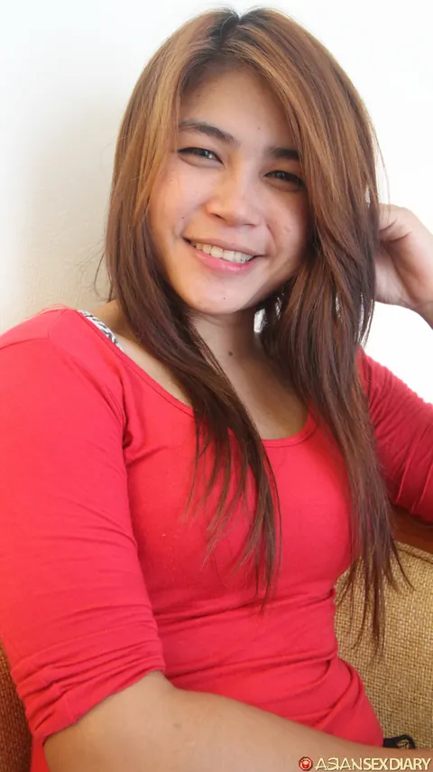 Tall Thai Woman Poses Nude Before Hotel Sex – photo 3 of 21