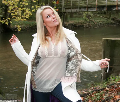 Meet Madden: Slim Blonde MILF Pulls Jeans Over Panties Outdoors – photo 2 of 15