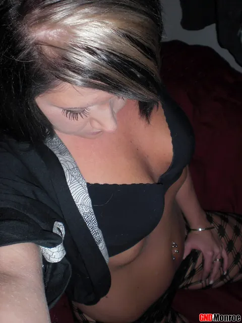 PAWG Spreads in Pantyhose for a Selfie – photo 1 of 12