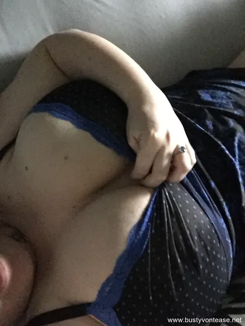 Busty Von Tease: BBW Brunette Shows Her Big Natural Tits in a Selfie – photo 3 of 18