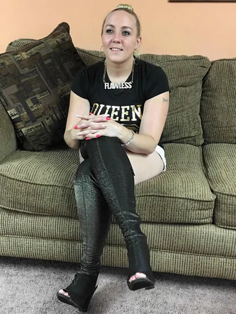 Selena Sky: Petite Latina MILF Deepthroats Him and Swallows His Load – photo 1 of 21