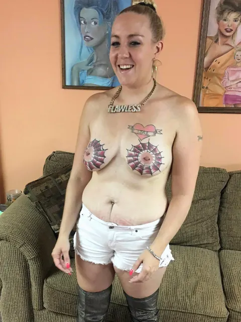 Selena Sky: Petite Latina MILF Deepthroats Him and Swallows His Load – photo 4 of 21