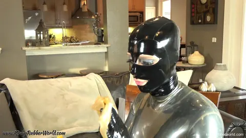 Latex Lara: Busty Babe Poses in Full-Coverage Latex Suit – photo 11 of 16