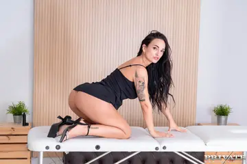 Latina PAWG in Heels Takes Cum in Mouth