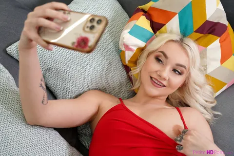 Marilyn Sugar: Czech Blonde Takes a Selfie Before Sucking and Fucking Her Partner – photo 1 of 16