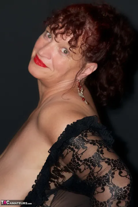 Busty Kim: European Redhead in Lingerie Shows Off Her Massive Saggy Tits – photo 9 of 20