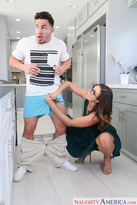 Helena Price: Brunette MILF in Glasses Sucks Two Cocks and Gets Fucked in the Kitchen – photo 5 of 20