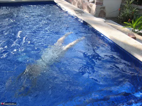 Curvy Woman Strips Nude and Skinny Dips in the Backyard Pool – photo 20 of 20