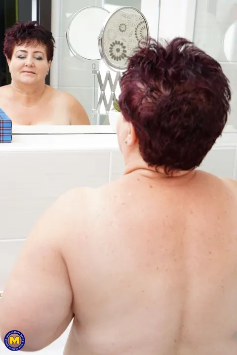 Curvy MILF Sucks Cock and Gets Fucked in the Shower – photo 2 of 21
