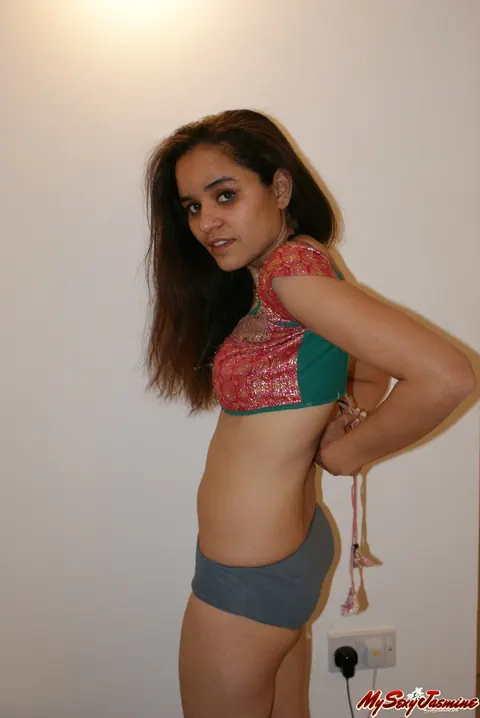 Jasmine Mathur: Indian Brunette Strips Out of Her Skirt and Spreads – photo 9 of 12