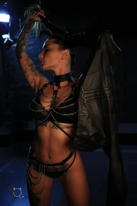SunnyQ: European Brunette in Heels and Chains Poses Nude in a Dungeon – photo 1 of 21
