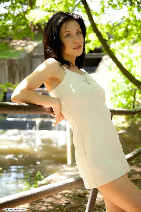 Brunette PAWG Sheds Her Skirt and Poses Nude Outdoors – photo 1 of 21