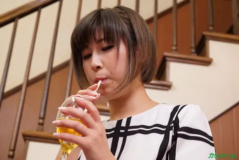 Honoka Orihara: Japanese Woman Uses a Dildo After Wine – photo 3 of 15