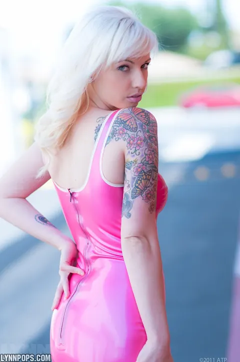 Lynn Pops: Blonde PAWG in a Latex Dress Poses Outdoors – photo 9 of 15