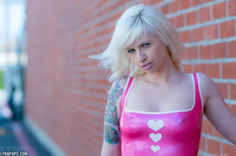 Lynn Pops: Blonde PAWG in a Latex Dress Poses Outdoors – photo 4 of 15