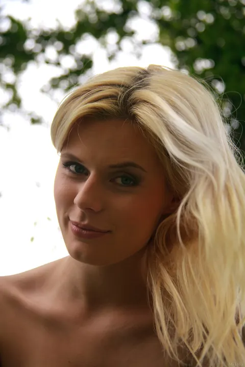 Blonde Spreads Her Trimmed Pussy in the Forest – photo 18 of 21