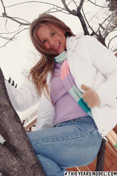 Dawson Miller: Thick Blonde with Big Natural Tits Pulls Jeans Aside in Snow – photo 3 of 15