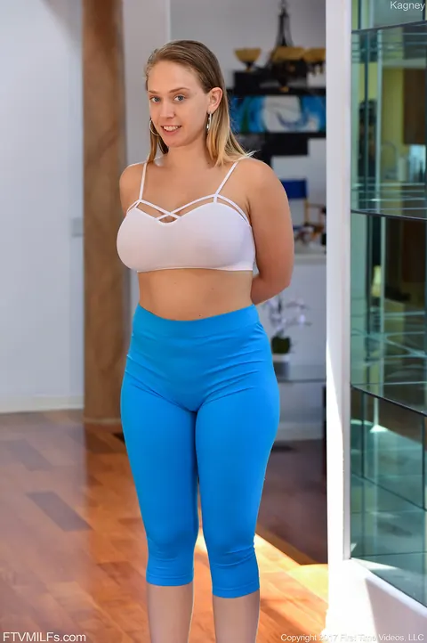Kagney Linn Karter: Curvy Blonde MILF Strips Off Her Yoga Pants and Spreads Her Legs – photo 1 of 20