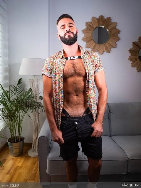 Hairy Bearded Stud Poses Nude for the Camera – photo 3 of 20