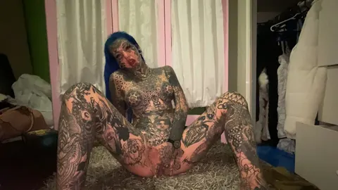 Amber Luke: Tattooed Blonde Spreads Her Shaved Pussy in the Bathroom – photo 7 of 16