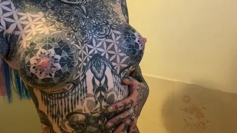 Amber Luke: Tattooed Blonde Spreads Her Shaved Pussy in the Bathroom – photo 10 of 16