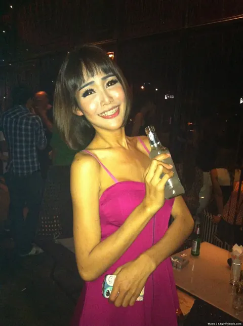 Thai Trans Woman Poses in a Mini Skirt – photo 15 of 16