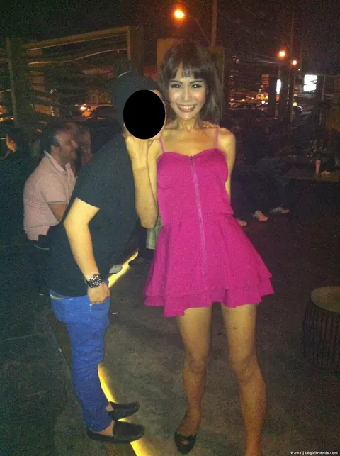 Thai Trans Woman Poses in a Mini Skirt – photo 13 of 16