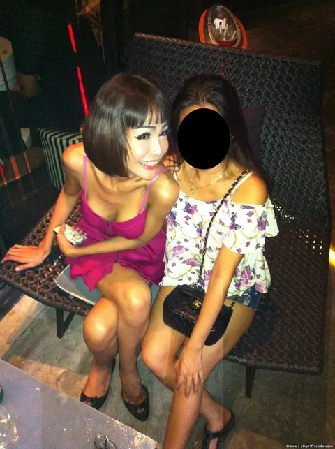 Thai Trans Woman Poses in a Mini Skirt – photo 11 of 16