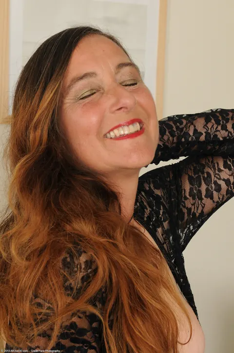Thick Redhead MILF in Lingerie Spreads Her Hairy Pussy – photo 8 of 21