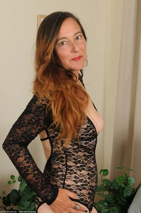 Thick Redhead MILF in Lingerie Spreads Her Hairy Pussy – photo 6 of 21