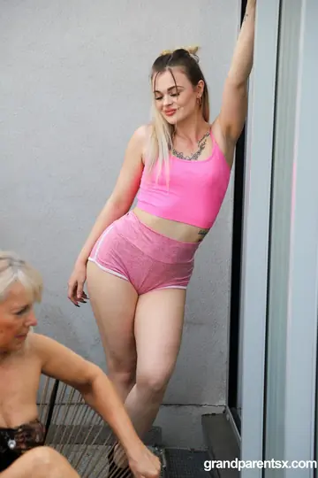 Koko Blond – Mature Blonde PAWG Joins Couple for a Threesome and a Cumshot