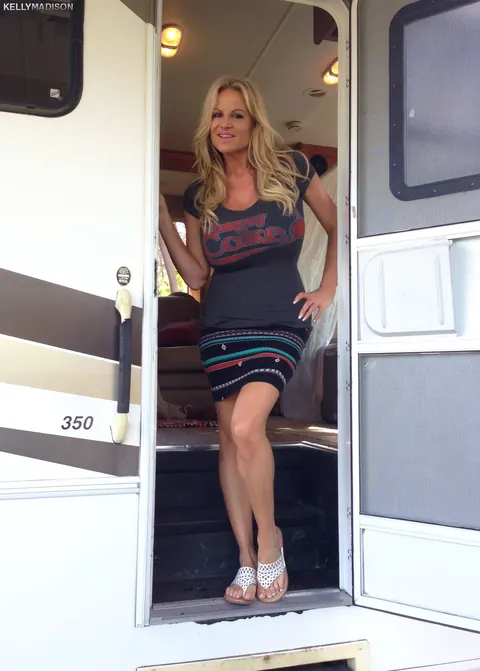 Busty MILF Masturbates Outdoors Before Fucking Her Man – photo 7 of 16