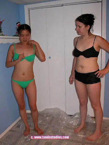 Tall Curvy Women Kiss and Have Lesbian Sex