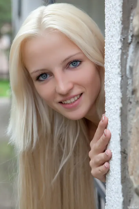 Alysha A: Tall Skinny Blonde Spreads Her Pussy on the Balcony – photo 18 of 20