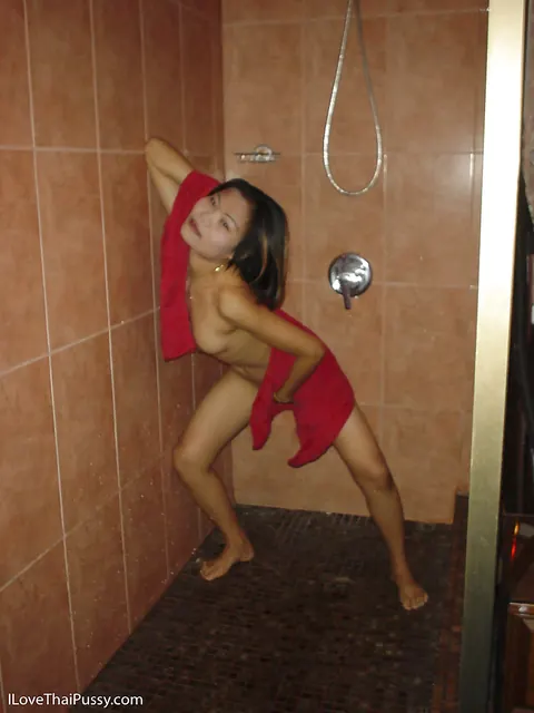 Thick Asian Woman Spreads Her Ass in the Bathroom – photo 12 of 16