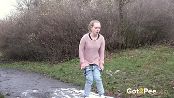 Woman Pulls Down Her Jeans and Spreads Her Shaved Pussy to Pee Outdoors