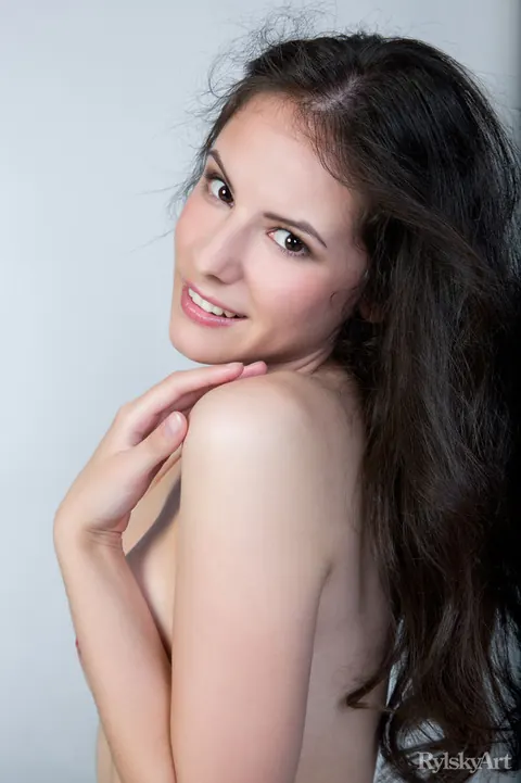 European Woman Strips Off Her Lingerie and Spreads Her Legs – photo 15 of 16