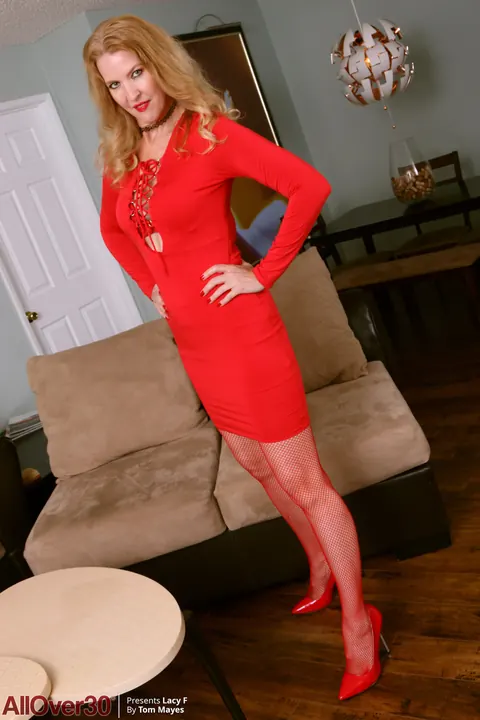 Lacy F: Tall Blonde MILF Strips Off Her Dress and Spreads Her Pussy Wide – photo 1 of 21