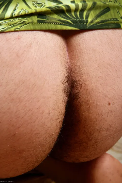 Chubby MILF Strips Off Her Bikini and Spreads Her Hairy Pussy Outdoors – photo 5 of 20