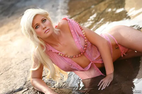 Bailey Owens: Blonde with Enhanced Tits Spreads Outdoors in the Water – photo 3 of 17