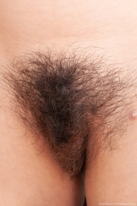 Nikki Heat: Czech Redhead Spreads Her Hairy Bush and Underarms – photo 7 of 16