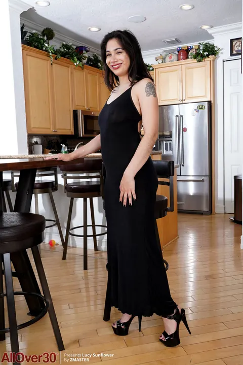Lucy Sunflower: Thick Latina MILF in a Dress Spreads Her Big Ass Wide – photo 1 of 21