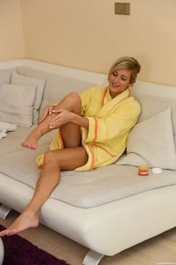 PAWG Fingers Her Pussy and Shows Off Her Feet