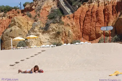 Alison Angel: Tall Blonde Flashes Her Tits and Ass in a Bikini on the Beach – photo 7 of 21