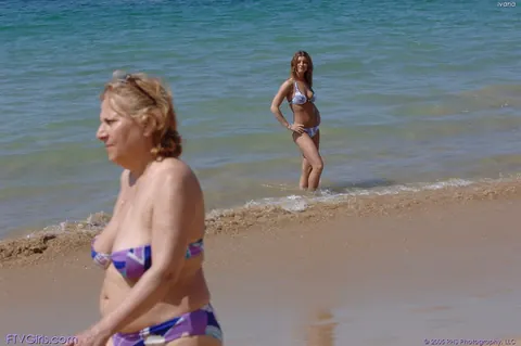 Alison Angel: Tall Blonde Flashes Her Tits and Ass in a Bikini on the Beach – photo 13 of 21