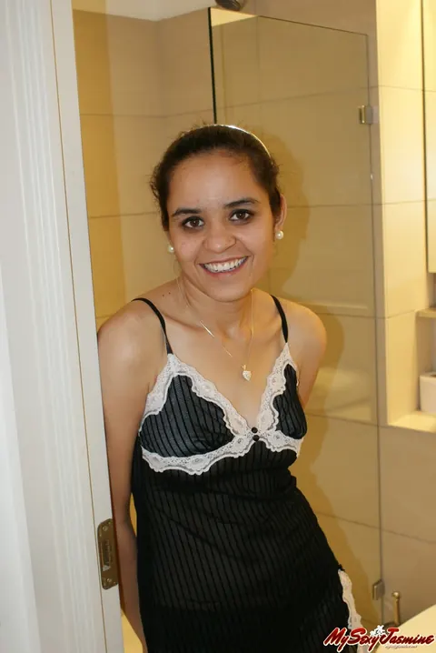 Jasmine Mathur: Indian Brunette Bares Chest and Ass on Toilet Seat – photo 2 of 12