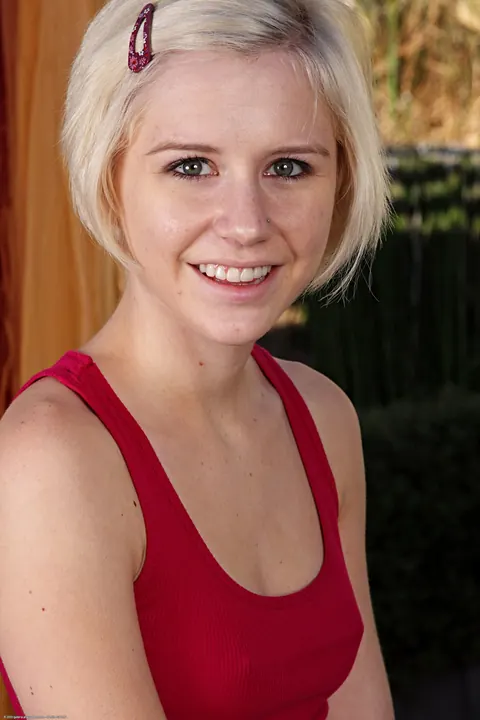 Kelly Klass: Short-Haired Blonde Spreads Her Hairy Pussy and Gapes Her Ass – photo 2 of 21