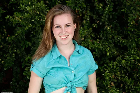 Mattie Borders: Petite Blonde in Shorts Shows Her Shaved Pussy Outdoors – photo 2 of 21