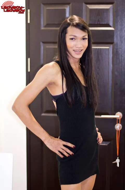Asian Trans Woman Kisses Partner Deeply Before Fucking – photo 2 of 16