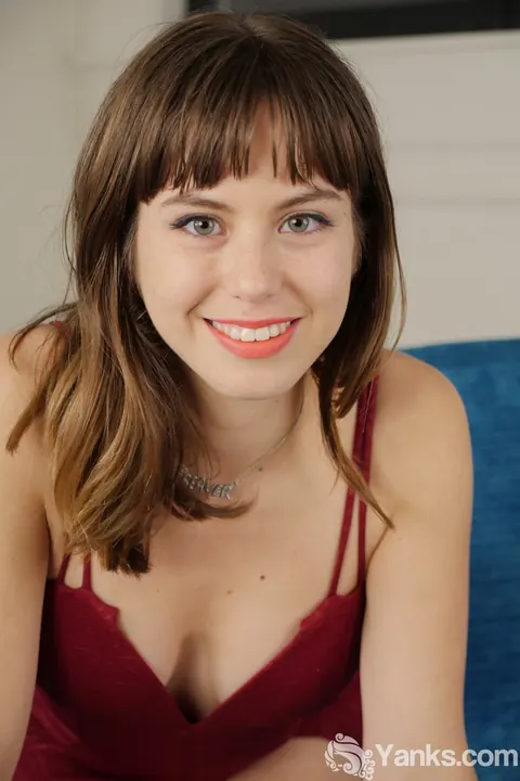 Hedera Helix: Hairy Brunette Uses a Dildo on the Sofa – photo 2 of 16